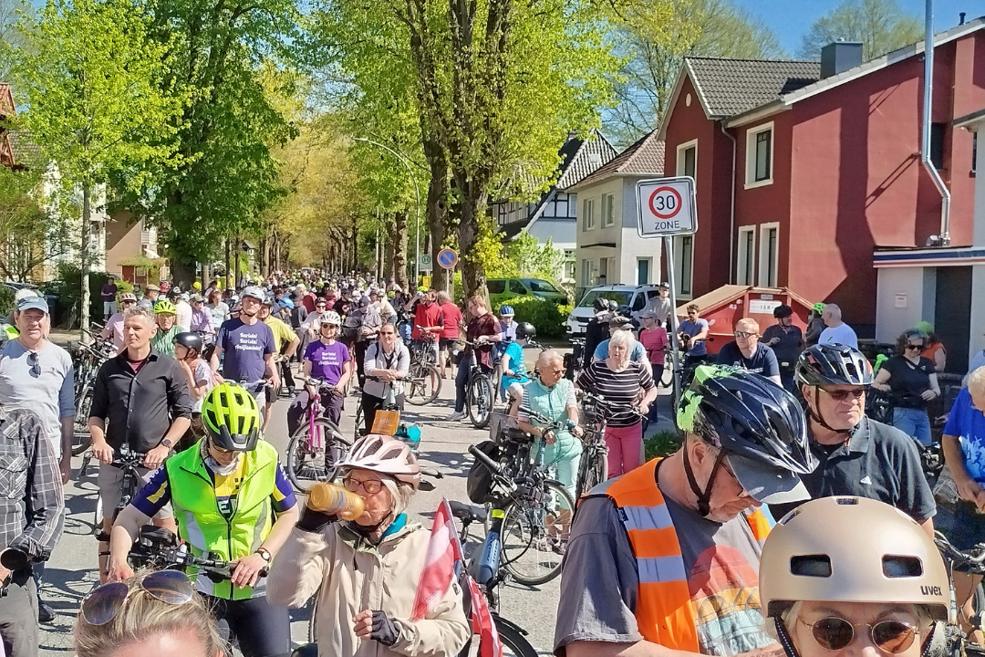 Fröhliche Menschen beim STÖRRADELN 2026 Fröhliche Menschen beim STÖRRADELN 2026, der ersten ADFC-Fahrradsternfahrt des Jahres